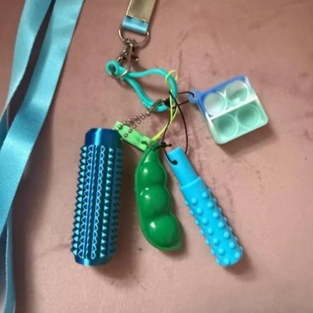 Fidget Landwyards Chewable Lanyard with Silicone Pendant Mini Popper & Pea Pod Fidget for Stress Relief Anxiety ADHD Autism Safe BPA-Free Lightweight Comfortable